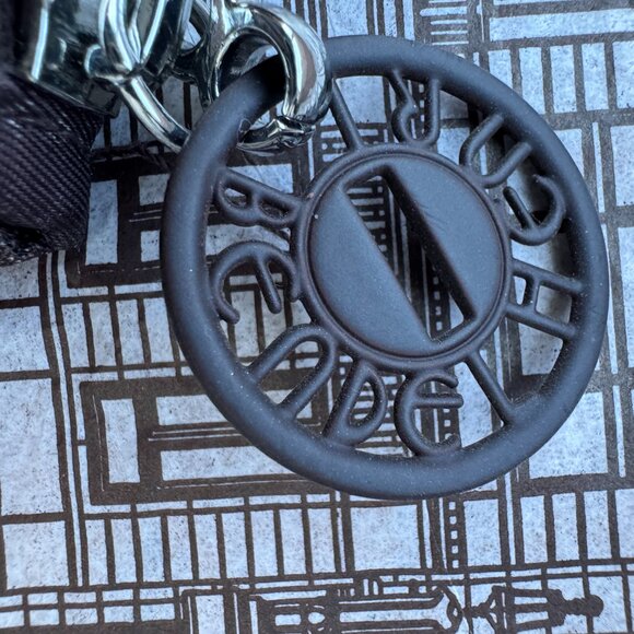 RARE NWOT Henri Bendel Garmet Bag with Pouch to Store it in. - Picture 12 of 15